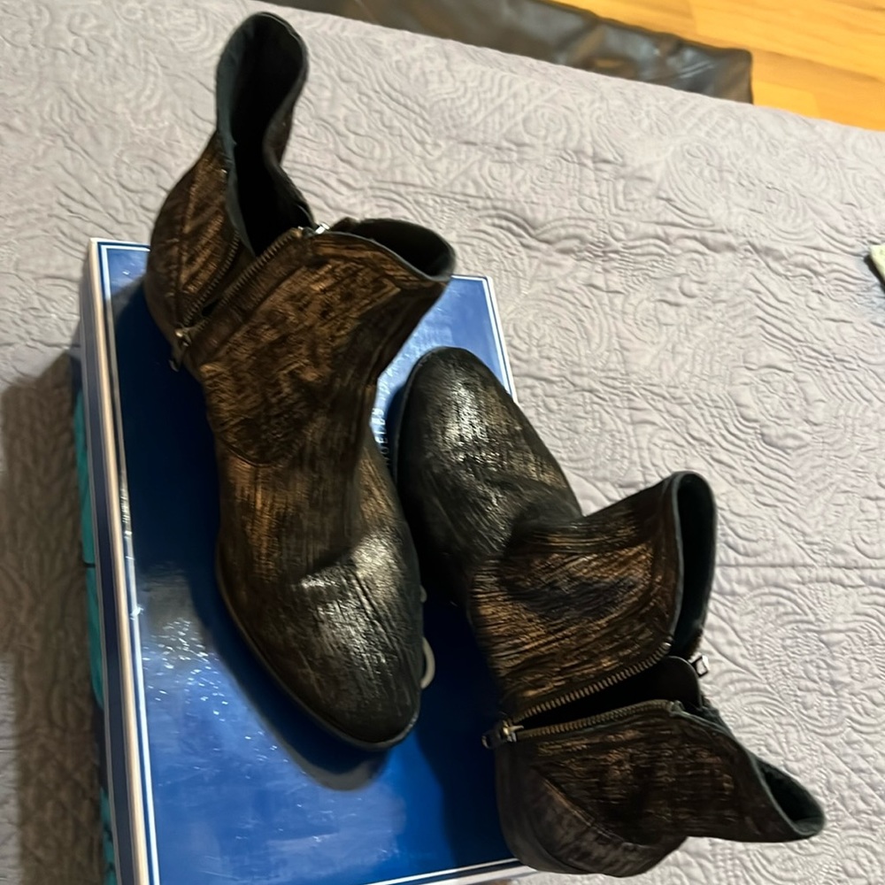 Seychelles ankle boot size 9